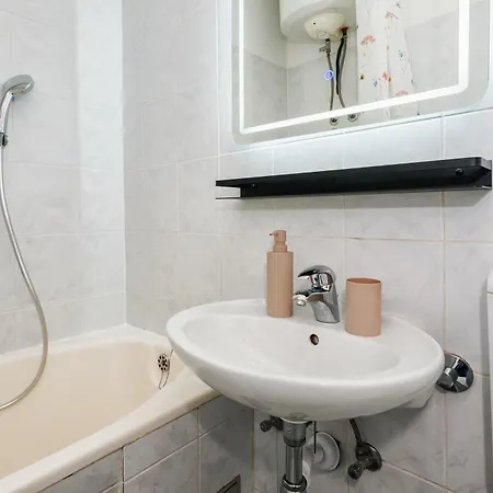 Apartmán 'radunica' - Local Home, Near Riva & Market *